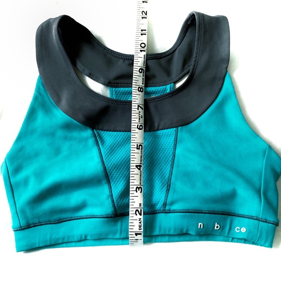New balance workout shorts and bra - Picture 7 of 10